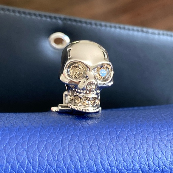 Alexander McQueen leather skull crystal eye chained crossbody bag like new - Picture 7 of 15